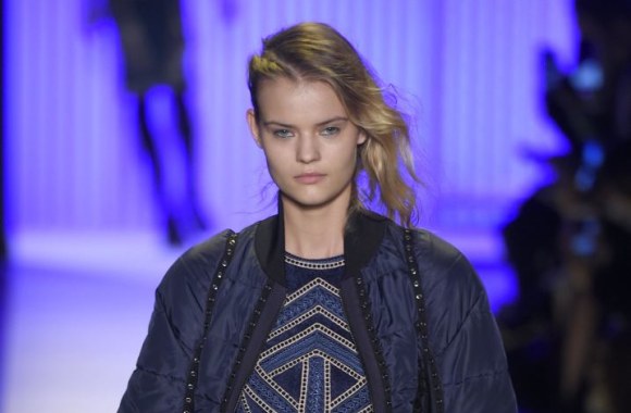 „Herve Leger by Max Azria“ 2016 m. rudens-žiemos kolekcijos modelis