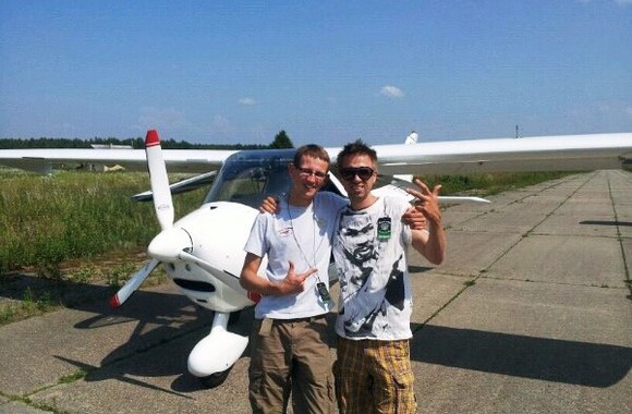 Linas Adomaitis su vienu lėktuvų pilotų