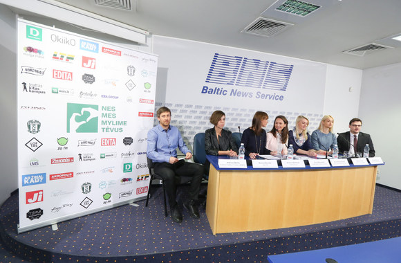 Ketvirtadienį priešpiet Vilniuje pristatyta socialinė iniciatyva „Nes mes mylime tėvus“.