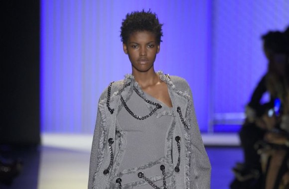 „Herve Leger by Max Azria“ 2016 m. rudens-žiemos kolekcijos modelis