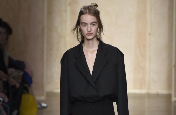 „DKNY“ 2016 m. rudens-žiemos kolekcijos modelis