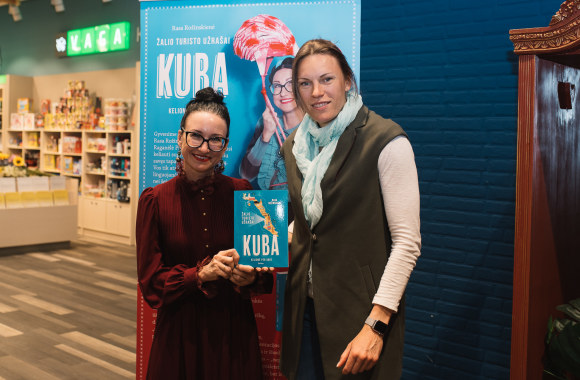 Rankinių kūrėjos Rasos Rožinskienės kelionių apybraižų knygos „Žalio turisto užrašai. Kuba. Kelionė per save“ pristatymas/Organizatorių nuotr.