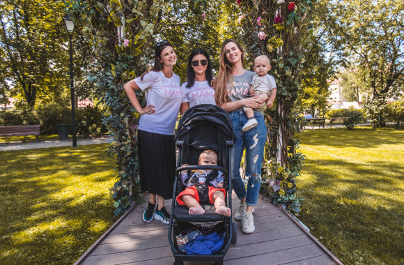 Inga Žuolytė su mamomis ir mažyliais keliavo po Vilniaus senamiestį / P. Karpicko nuotr.