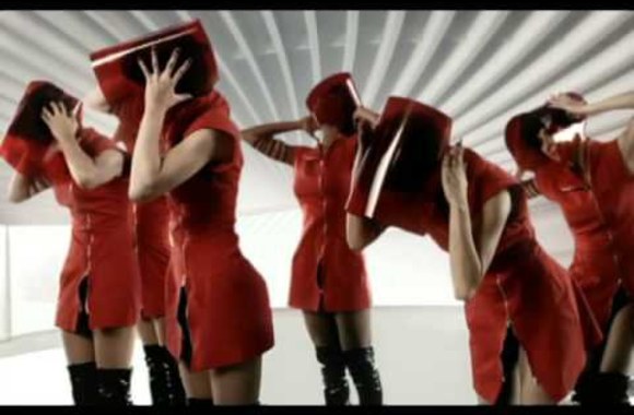 VIDEO kadras: Kylie Minogue – „Can\'t Get You Out of My Head“