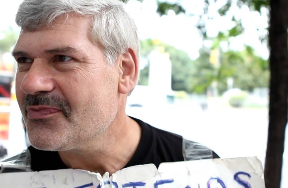 VIDEO kadras: 12 metų žmonos ieškantis Robertas Darlingas