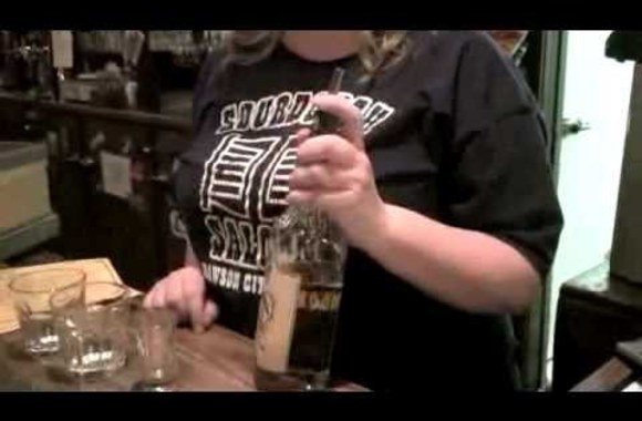 VIDEO kadras: Kokteilis su mumifikuotu kojos pirštu