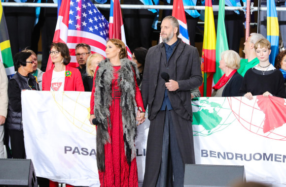 Himno giedojimas Klaipėdos uoste