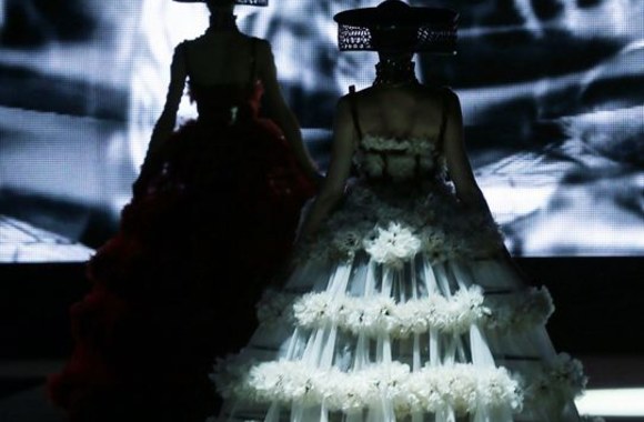 Alexanderio McQueeno mados namų 2013 metų pavasario–vasaros kolekcija