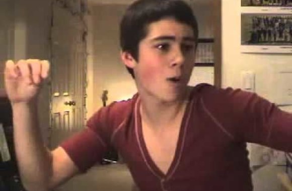 dylan-obrien-sings-wannabe-spice-girls