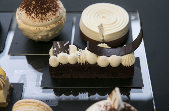 Žinomi žmonės penktadienio rytą neatsispyrė saldumynams