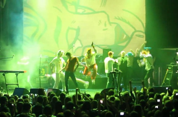 VIDEO kadras: БЕЗ БИЛЕТА ir BIPLAN – „Harlem Shake“