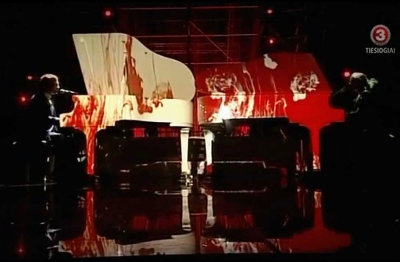 VIDEO kadras: Ieva Narkutė ir Mantas „Raudoni vakarai“