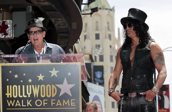 Aktorius Charlie Sheenas ir Slashas