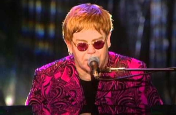 VIDEO kadras: Daina „Rocket Man“