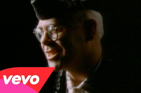 VIDEO kadras: Daina „Sacrifice“