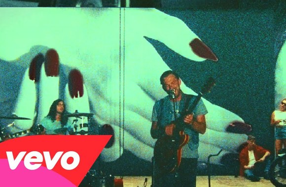VIDEO kadras: „Kings of Leon“ singlo „Supersoaker“ vaizdo klipas