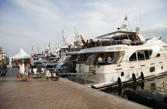 Kanuose laukiama atvykstant Kim Kardashian