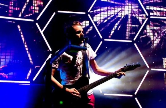muse-guiding-light-live-glastonbury-2010