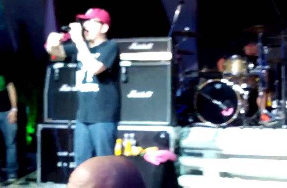 VIDEO kadras: „Bloodhound Gang“ akibrokštas su Rusijos vėliava