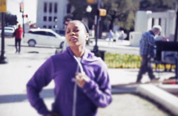 VIDEO kadras: Erykah Badu nusirengia dainos „Window Seat“ klipe 