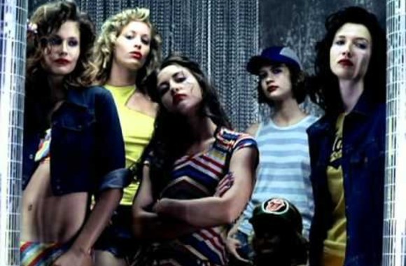 VIDEO kadras: Robbie Williamsas išsirengia vaizdo klipe „Rock DJ“