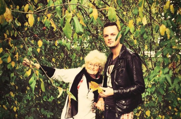 Ruslanas Kirilkinas su močiute Zina