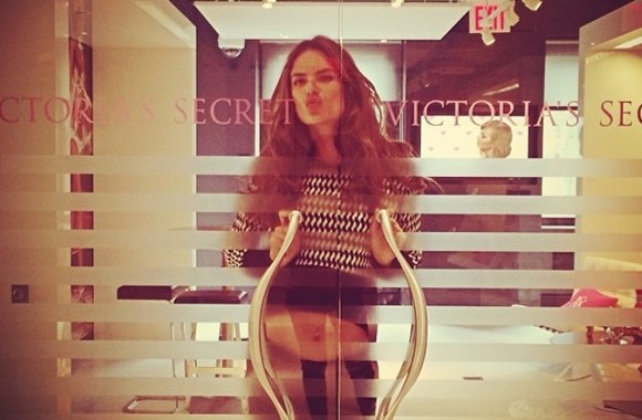 Alessandra Ambrosio „Victoria's Secret“ biure Niujorke