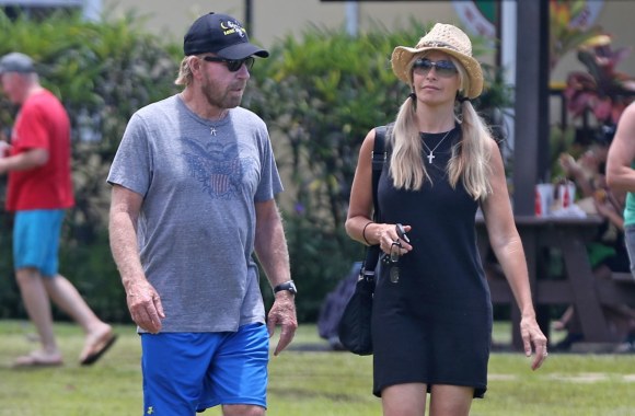 Chuckas Norrisas su žmona Gena O'Kelley