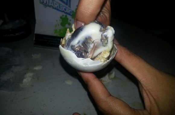 Nacionalinis Filipinų skanėstas – balut‘as
