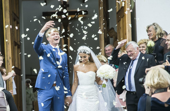 Mindaugas Kuzminskas Varėnoje vedė savo mylimąją Eglę Andreikaitę