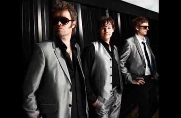 VIDEO kadras:  „a-ha“ – „A Question Of Lust“