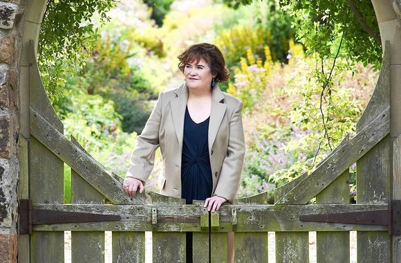 VIDEO kadras: Susan Boyle – „Enjoy The Silence“