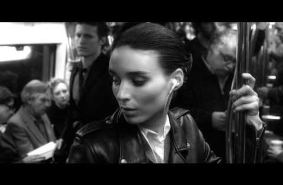 VIDEO kadras: „Calvin Klein“ kvepalų „Downtown“ reklama su Rooney Mara