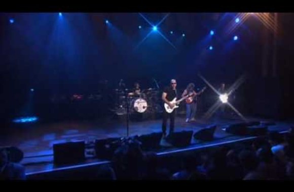 VIDEO kadras: Joe Satriani kūrinys „Flying In A Blue Dream“