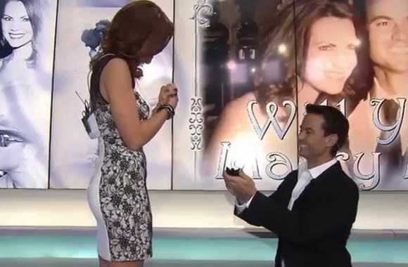 best-surprise-proposal-weatherman-proposes-to-morning-news-anchor