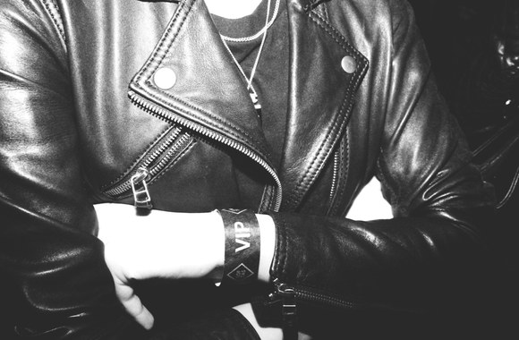 „Moderat“ koncerto akimirka