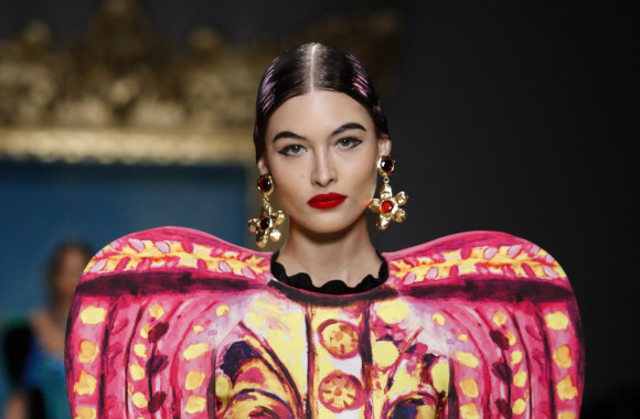 „Moschino“ 2020 m. pavasario/vasaros drabužių kolekcija/ Vida press nuotr.