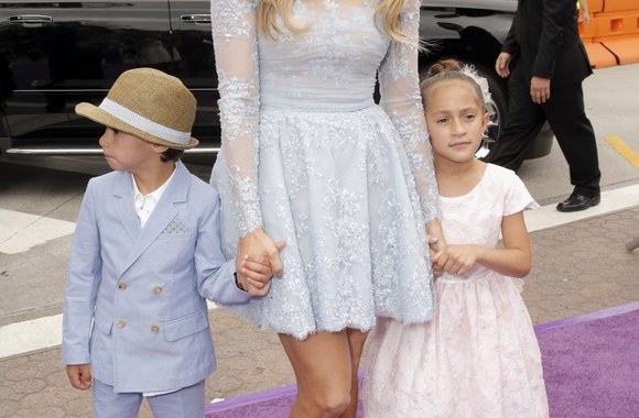 Jennifer Lopez su vaikais Maxu ir Emme