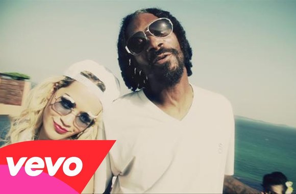 VIDEO kadras: Ritos Oros ir Snoop Lion daina „Torn apart“