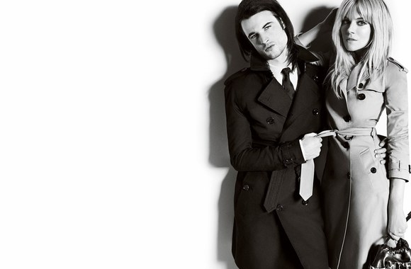 VIDEO kadras: Sienna Miller su mylimuoju Tomu Sturridge\'u „Burberry“ reklamoje