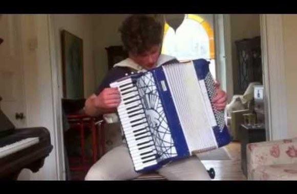 VIDEO kadras: Martynas Levickis atlieka Pink dainą