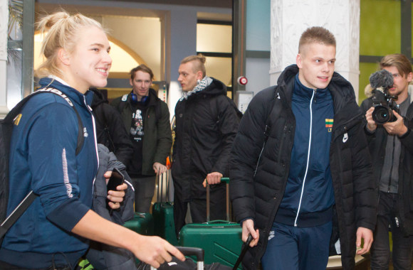 Į Vilnių grįžo medalininkai Rūta Meilutytė ir Danas Dapšys