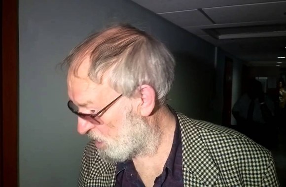 VIDEO kadras: Regimanto Adomaičio reakcija teisme sužinojus, kad atimamas jo vairuotojo pažymėjimas