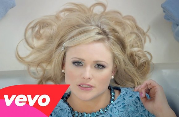 VIDEO kadras: Geriausias moters vaizdo klipas: Miranda Lambert  – „Mama\'s Broken Heart“