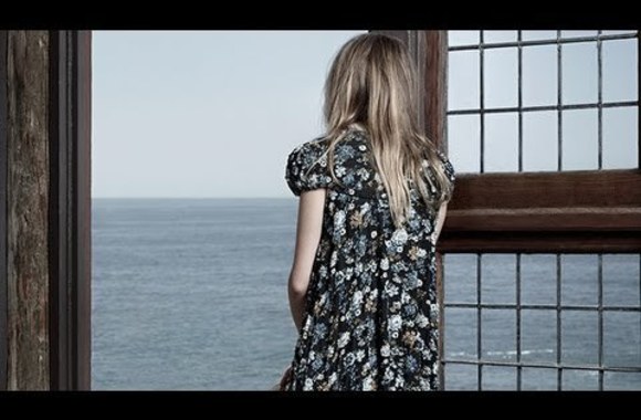 VIDEO kadras: „Saint Laurent“ pristato 2013–2014-ųjų rudens–žiemos kolekciją su Cara Delevingne ir Cole\'u Smithu