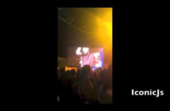 VIDEO kadras: Gerbėjas pliaukšteli Beyonce per užpakaliuką