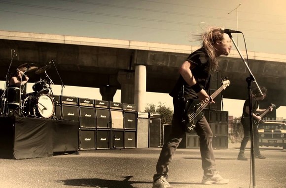 VIDEO kadras: „Airbourne“ – „Live It Up“