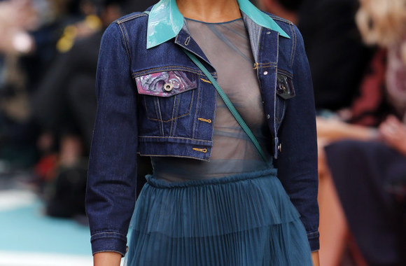 Burberry Prorsum 2015 m. pavasario-vasaros kolekcijos modelis