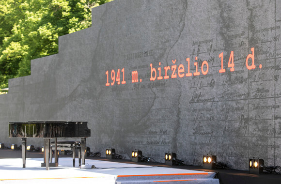 Gedulo ir vilties dienos minėjimas Lukiškių aikštėje / Pauliaus Peleckio nuotr.