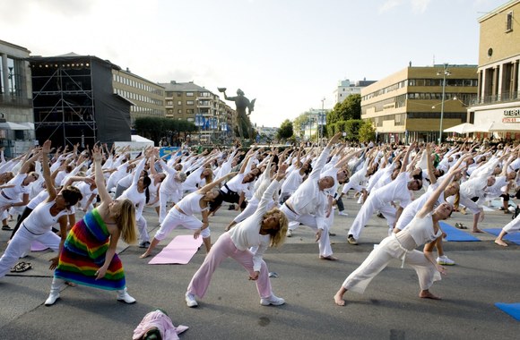 Visame pasaulyje praktikuojama joga